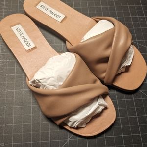 NWT Steve Madden sandals